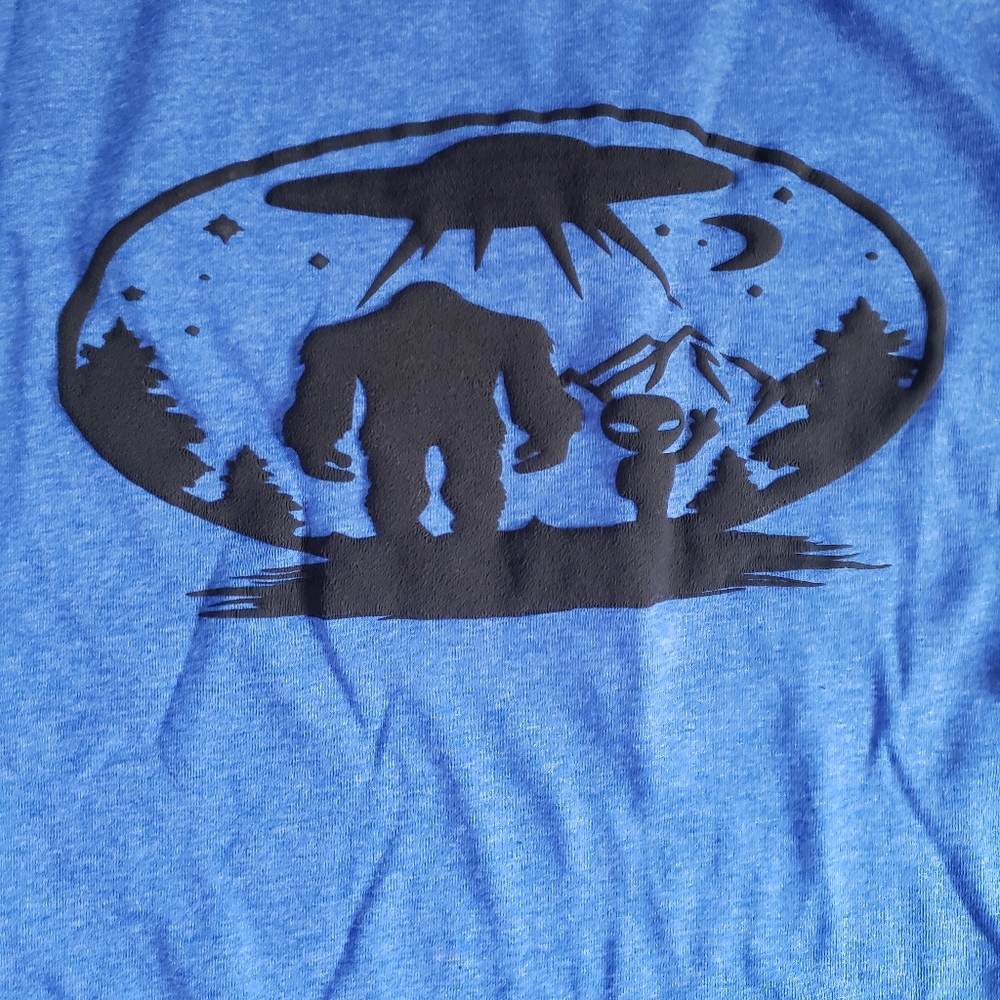 Blue short sleeve cotton t-shirt.